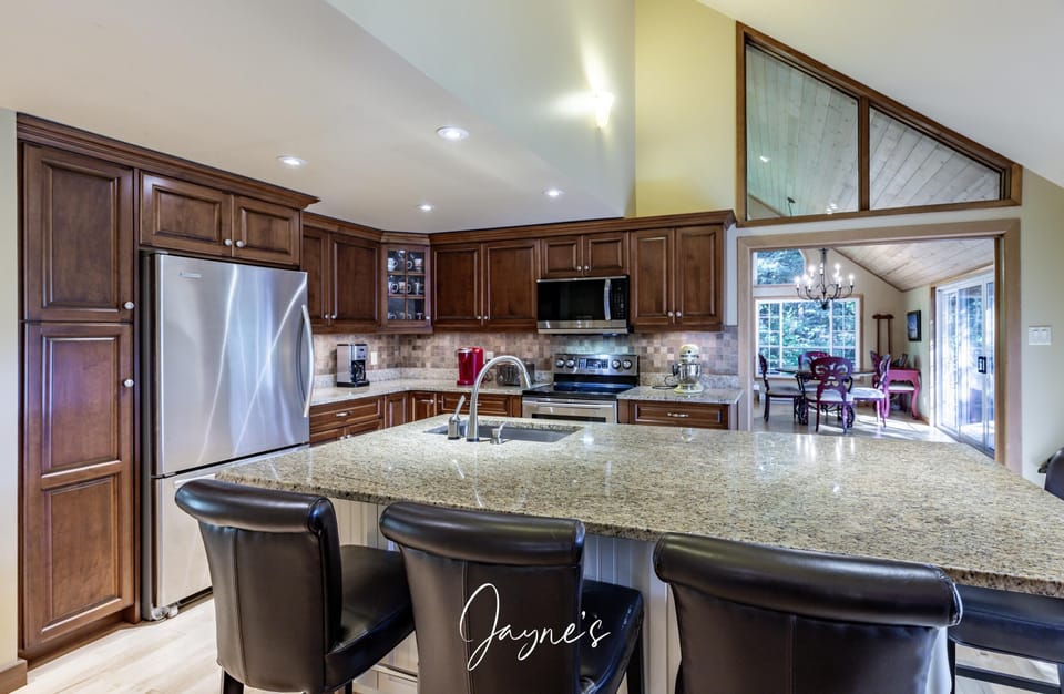 Kitchen &amp; Bar Seating (3)