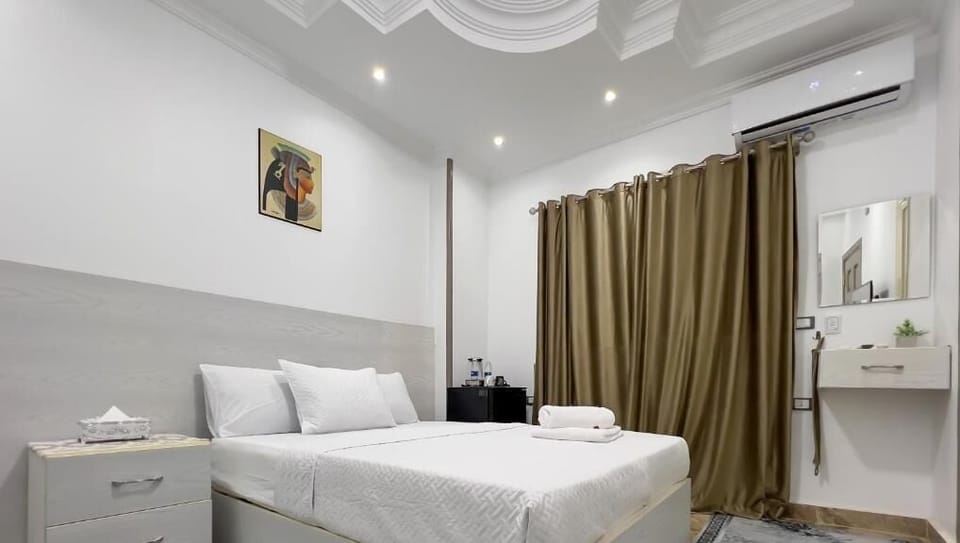 Double Room, Balcony | In-room safe, soundproofing, free WiFi