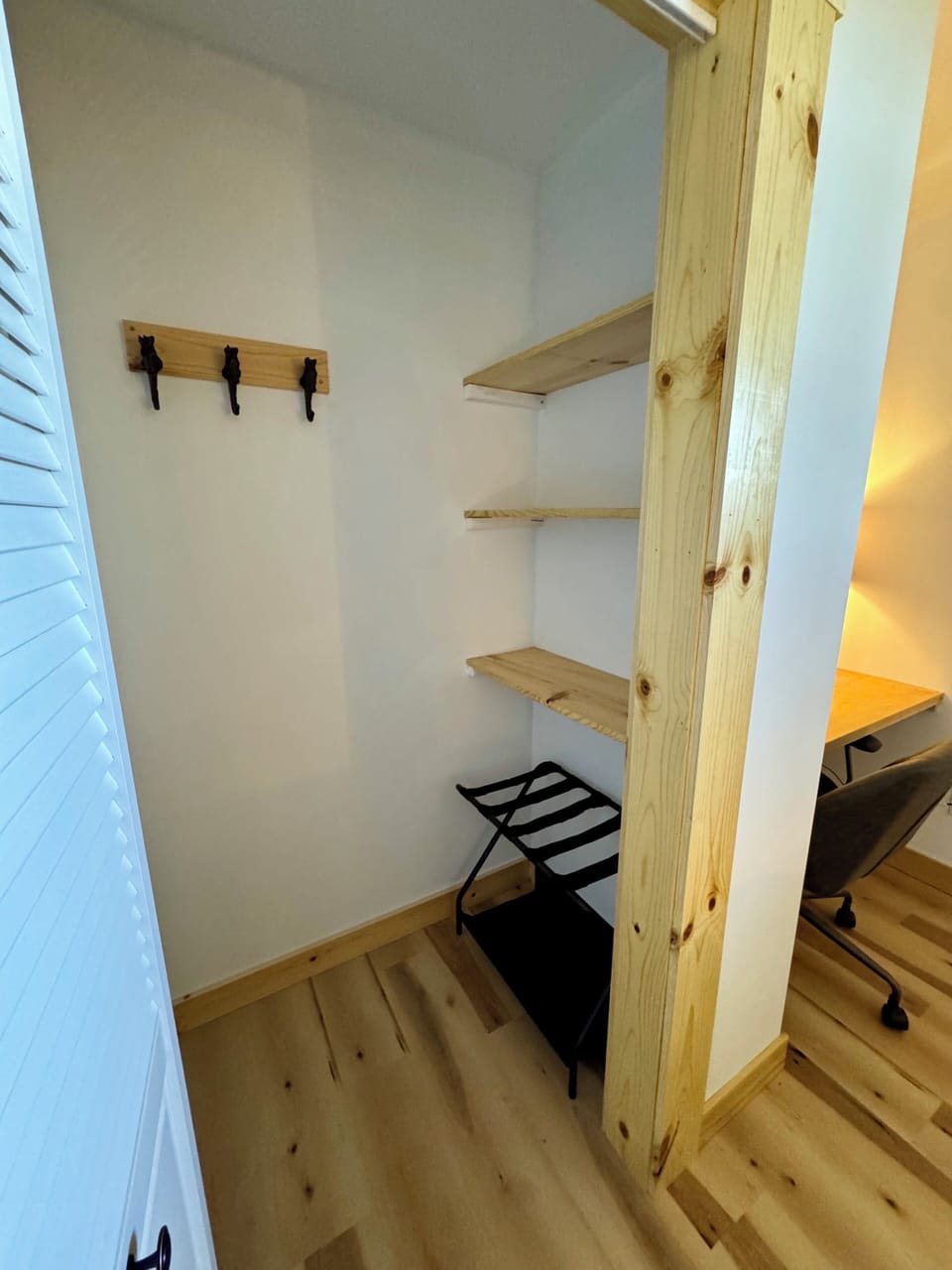Horse bedroom closet