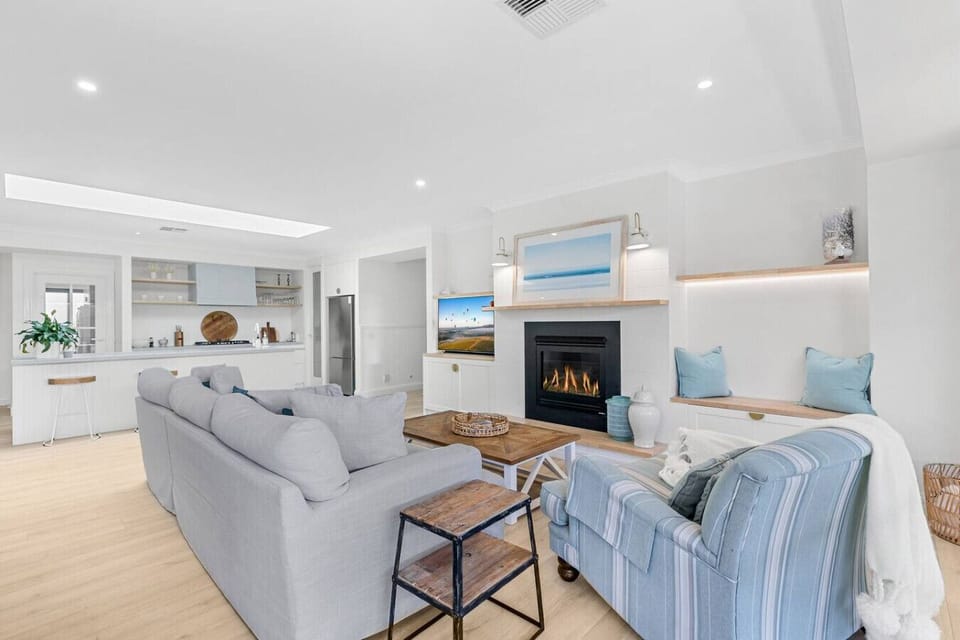 Lounging around the fireplace watching the chefs in the kitchen or out in the BBQ alfresco dining area. Enjoy the gas log fireplace, complimentary games, books and magazines, or watch a movie on the large TV.