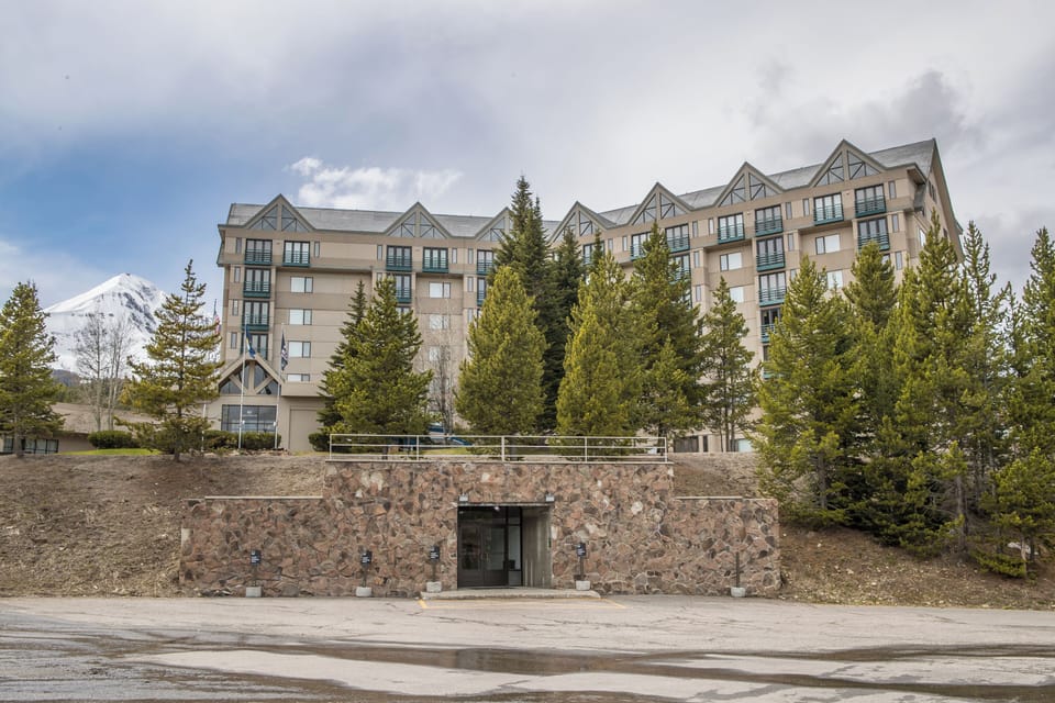 Shoshone Condominium from the parking lot.