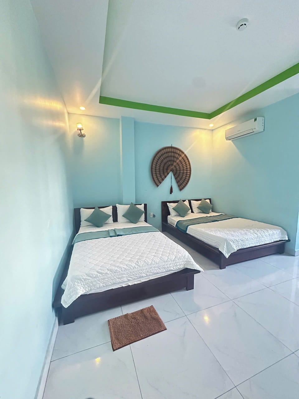 Family Quadruple Room | Desk, free WiFi, wheelchair access