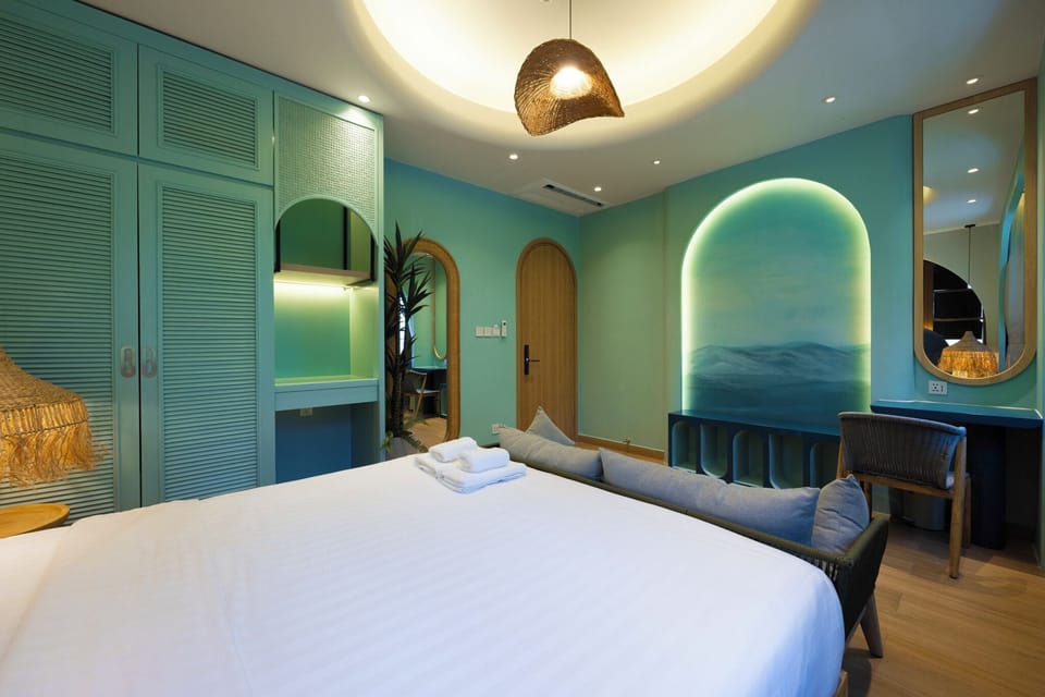Design Studio Suite, Beach View | Free minibar items, in-room safe, desk, laptop workspace