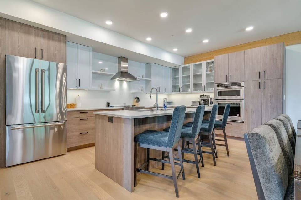 Chef's kitchen with counter seating for 4
