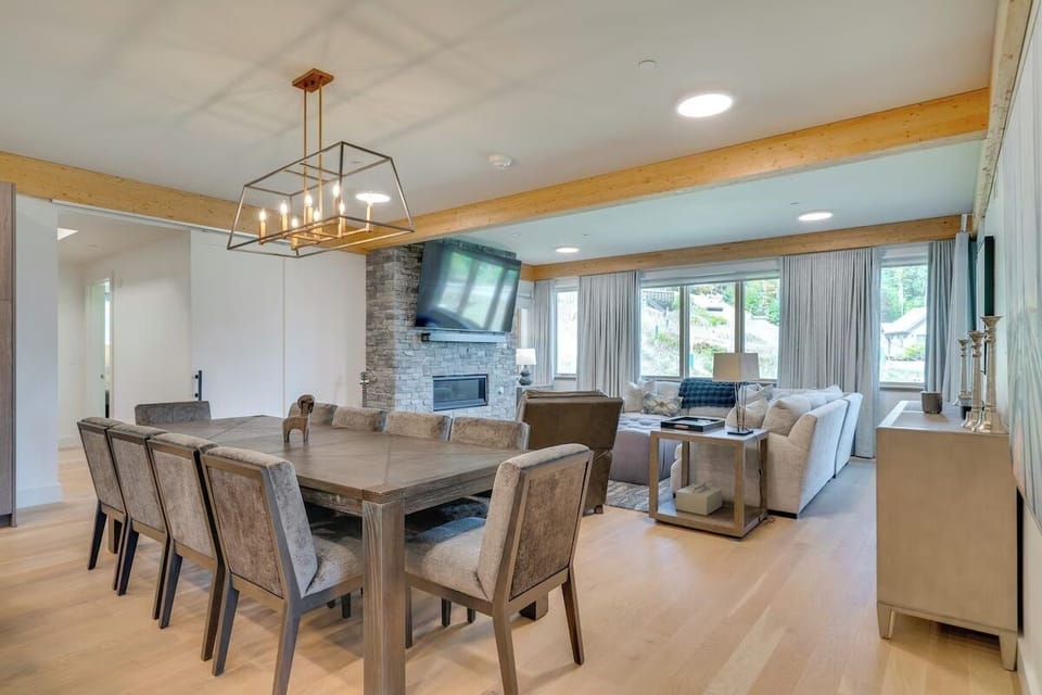 Huge living room / dining room