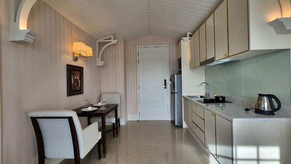 Condo, Pool View | Private kitchenette | Full-size fridge, microwave, stovetop, electric kettle