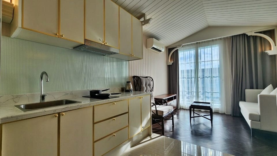Condo, Pool View | Private kitchenette | Full-size fridge, microwave, stovetop, electric kettle