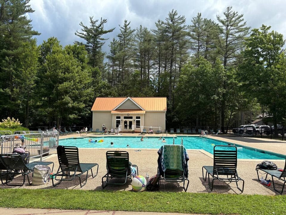 Seasonal Pool (Memorial Day - Labor Day)