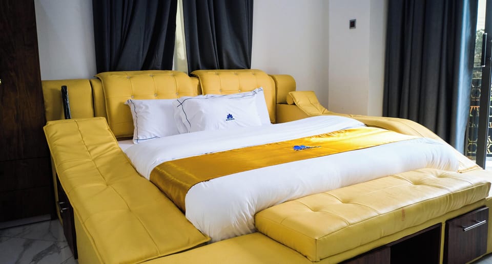 Superior Room, Balcony, Mountain View | Desk, laptop workspace, WiFi (free), bed sheets