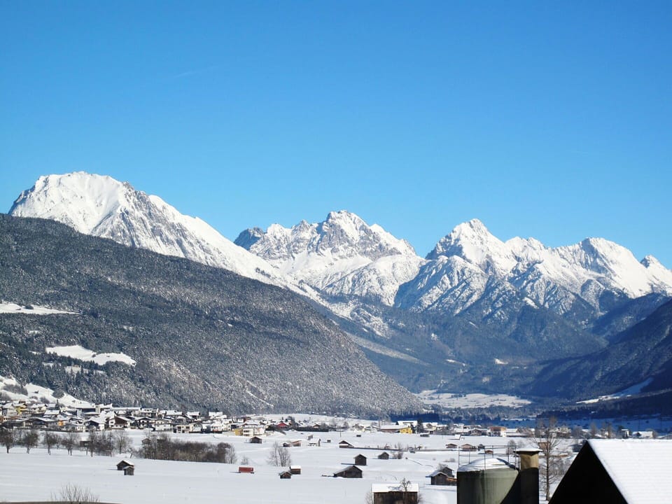 Sky, Mountain, Snow, Cloud, Slope, Ice Cap, Natural Landscape, Freezing, Mountainous Landforms, Landscape