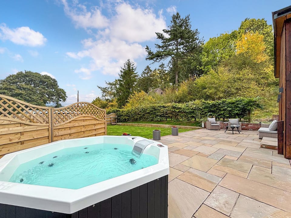 Hot tub | Applewood, Shrewsbury