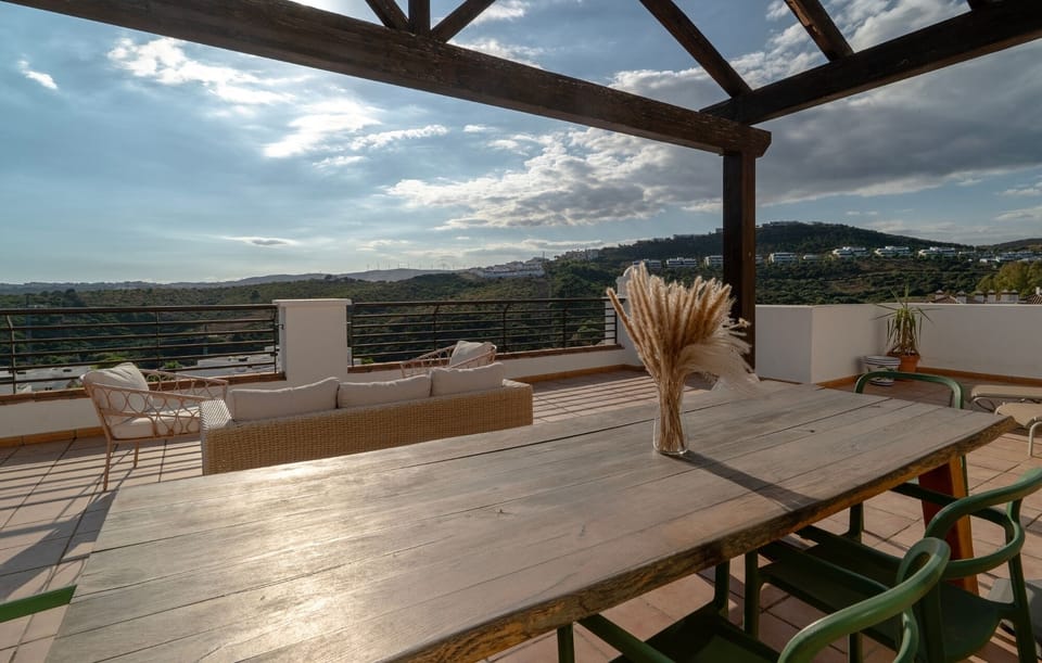 Outside dining & terrace