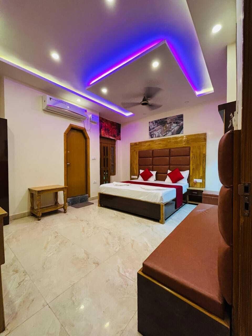 Deluxe Single Room, Balcony, Park View | Laptop workspace, soundproofing, free WiFi