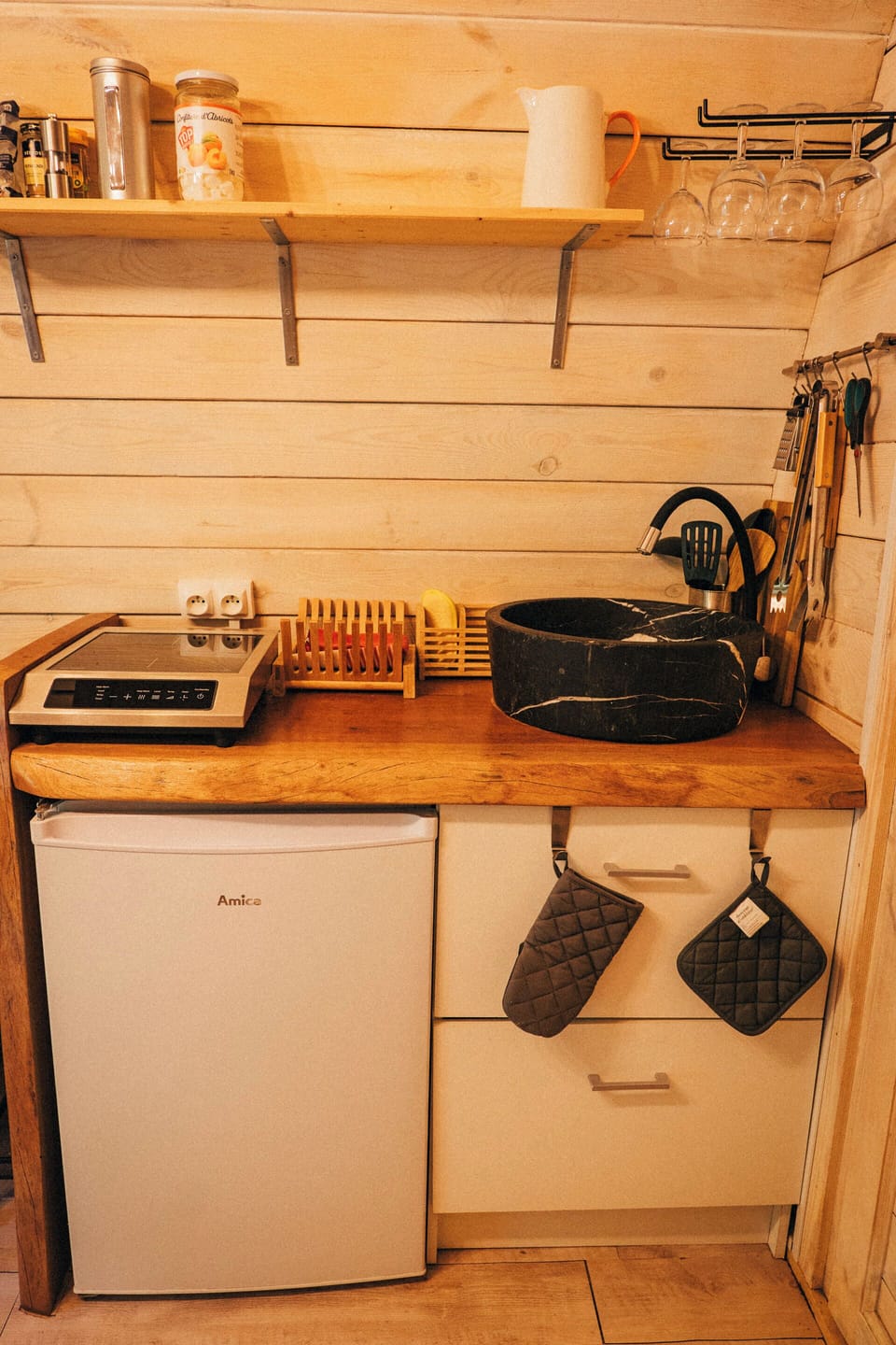 Family Chalet, Air conditioning, Mountain View | Private kitchenette | Coffee/tea maker, electric kettle, highchair