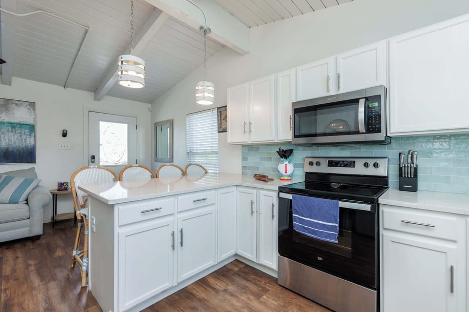 House, Multiple Beds, Pool Access, Pool View (Someday Isle) | Private kitchen