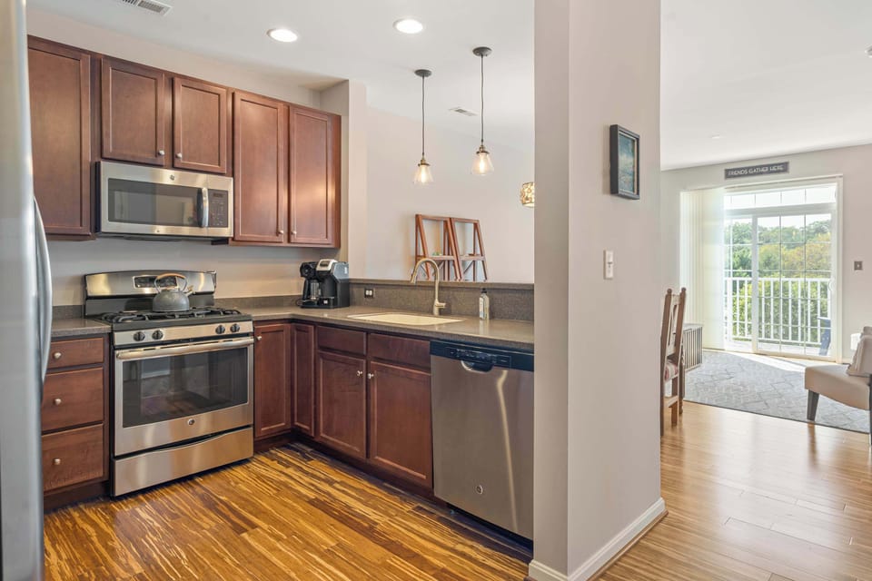 Condo, Multiple Beds, Balcony (Grande at Canal 14) | Private kitchen