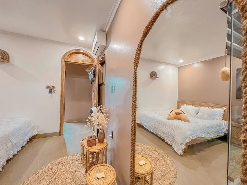 Deluxe Room, City View | Laptop workspace, free WiFi