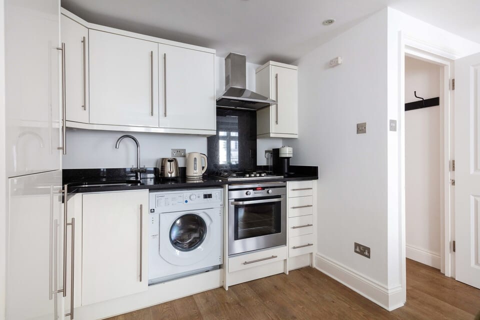 City Apartment, 1 Double Bed with Sofa bed, Non Smoking, City View | Private kitchen | Espresso maker, coffee/tea maker, electric kettle, toaster