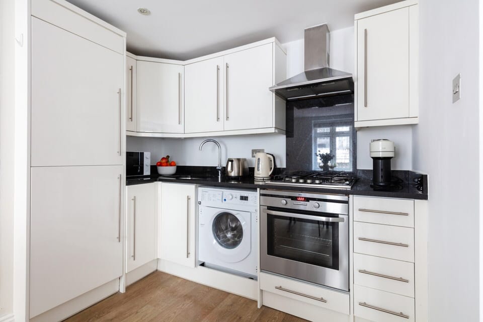 City Apartment, 1 Double Bed with Sofa bed, Non Smoking, City View | Private kitchen | Espresso maker, coffee/tea maker, electric kettle, toaster