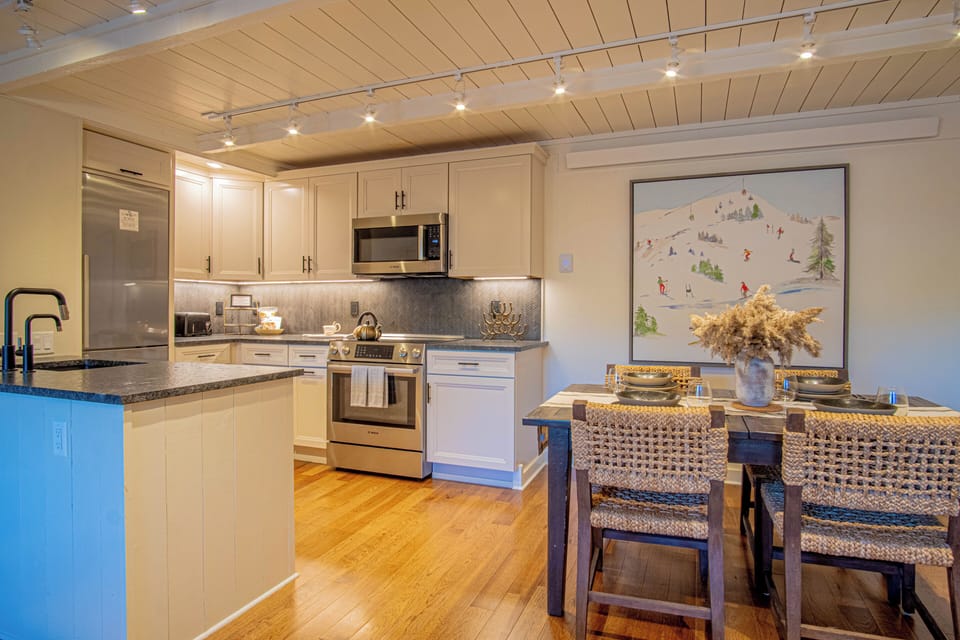 Fully-equipped kitchen and dining area for 4 guests