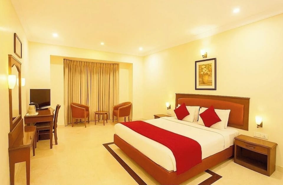Deluxe Double Room, Air conditioning | Hypo-allergenic bedding, desk, soundproofing, bed sheets