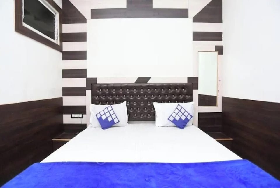 Standard Double Room | Hypo-allergenic bedding, desk, soundproofing, bed sheets