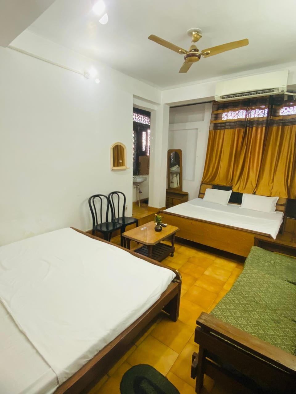 Family Room, Air conditioning | Desk, laptop workspace, free WiFi, bed sheets