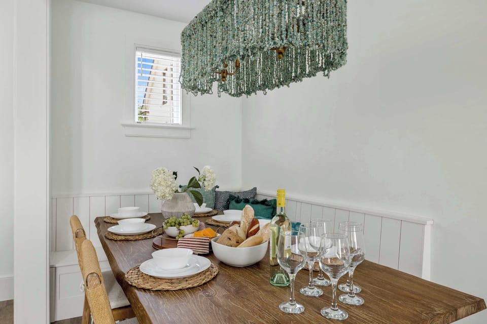 Dining area with plenty of seating for your group 
