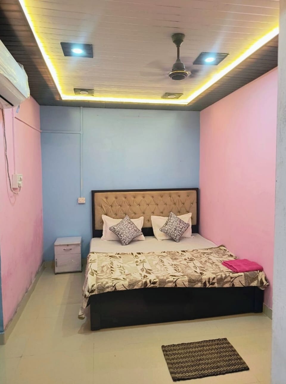 Deluxe Double Room, Air conditioning | Hypo-allergenic bedding, desk, soundproofing, free WiFi