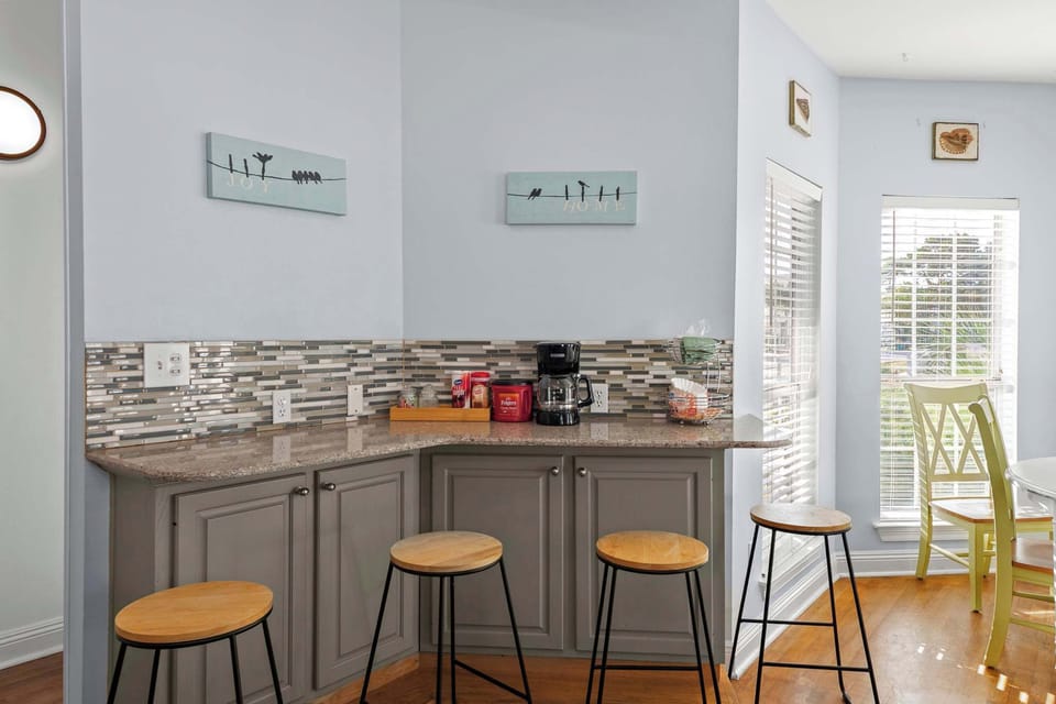 Our breakfast bar with seating for 4!