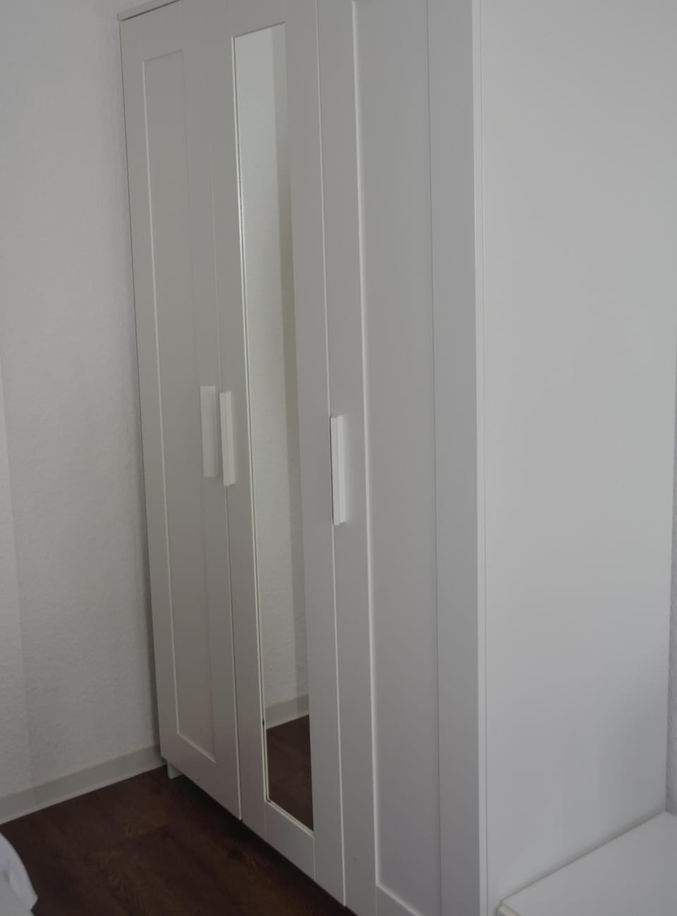 Deluxe Studio Suite | Wardrobe