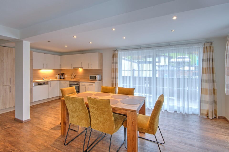 Apartment | Dining