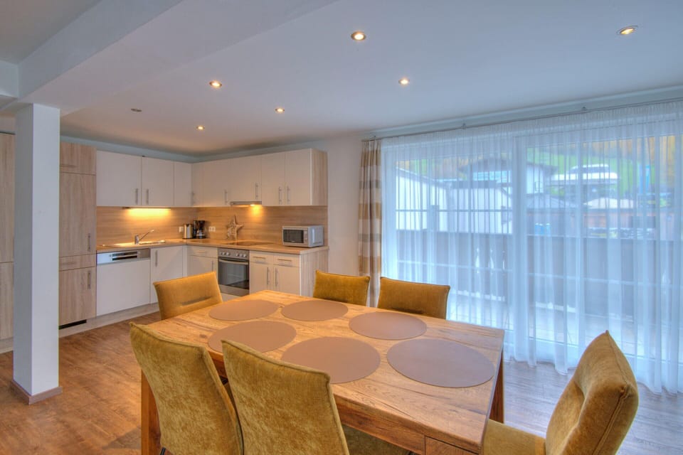 Apartment | Dining