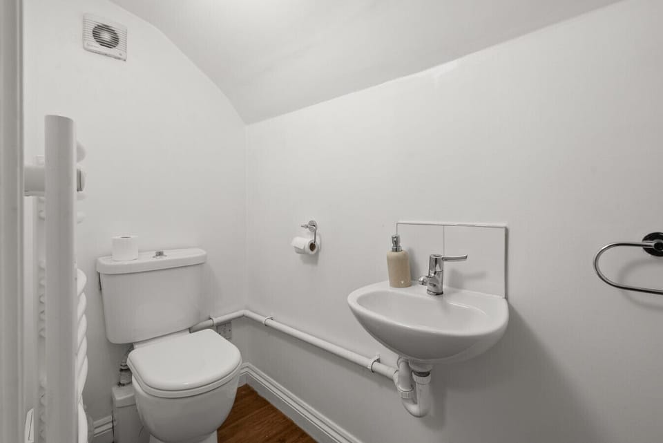 Basement Toilet - Additional toilet facility offering extra convenience for guests throughout the property.