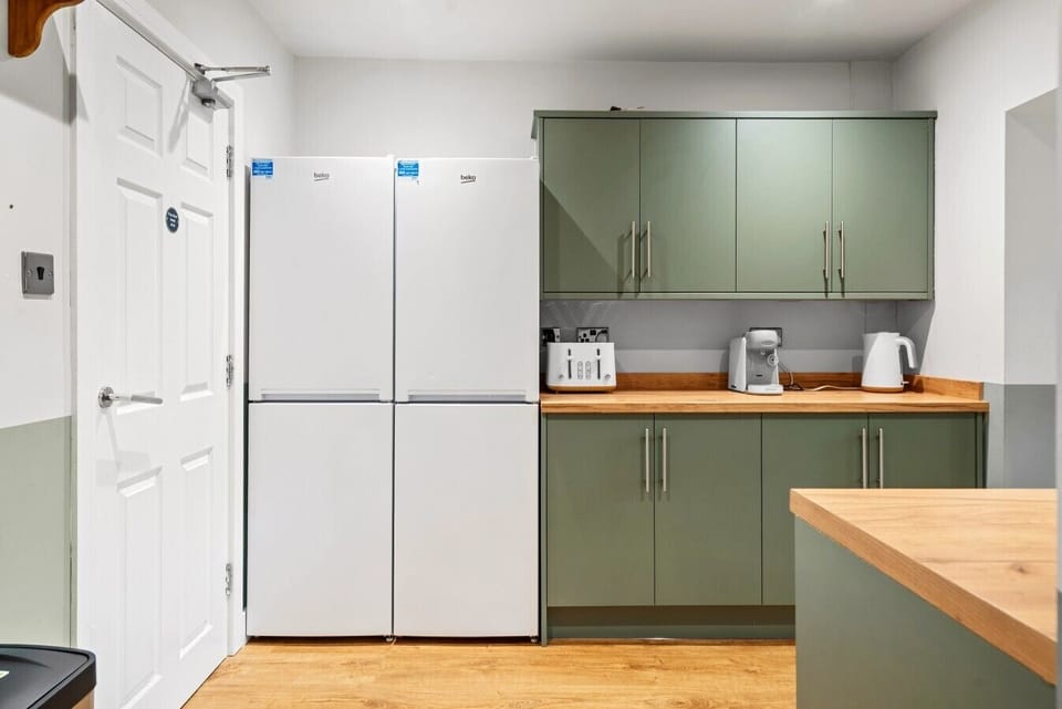 Bright and welcoming shared kitchen with everything you need to prepare meals during your stay.
