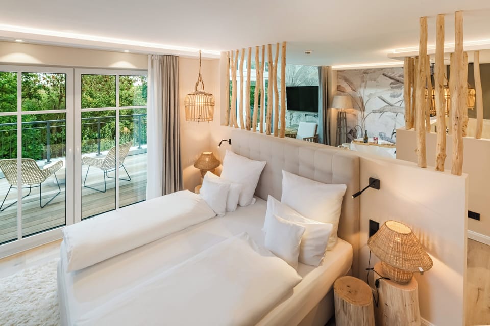 Luxussuite, Nichtraucher, Gartenblick | Premium bedding, minibar, in-room safe, individually decorated