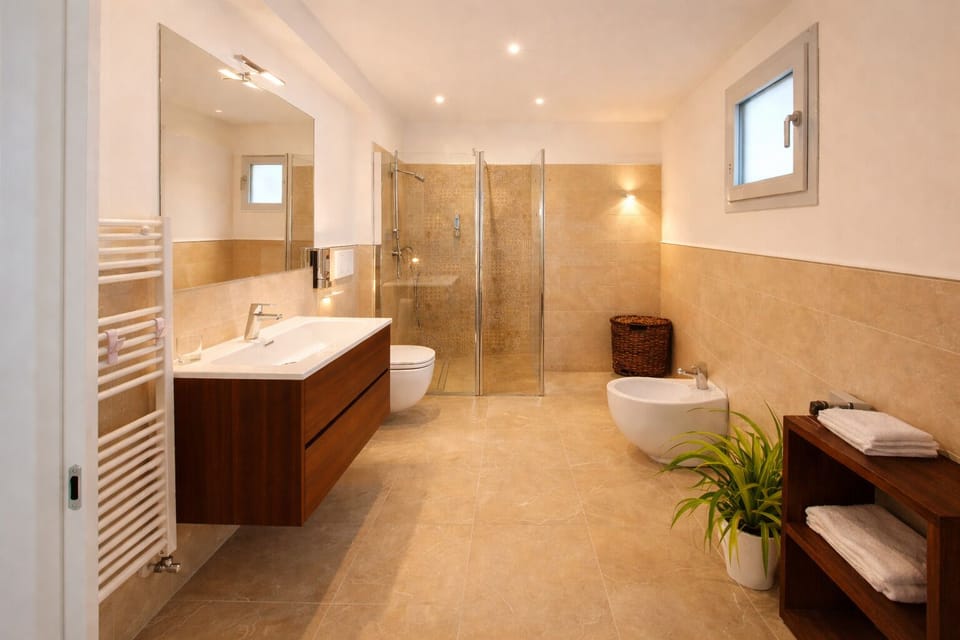 Deluxe Double Room | Bathroom | Free toiletries, hair dryer, bidet, towels