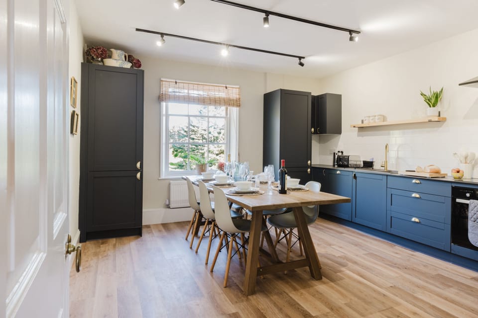 The well-equipped kitchen