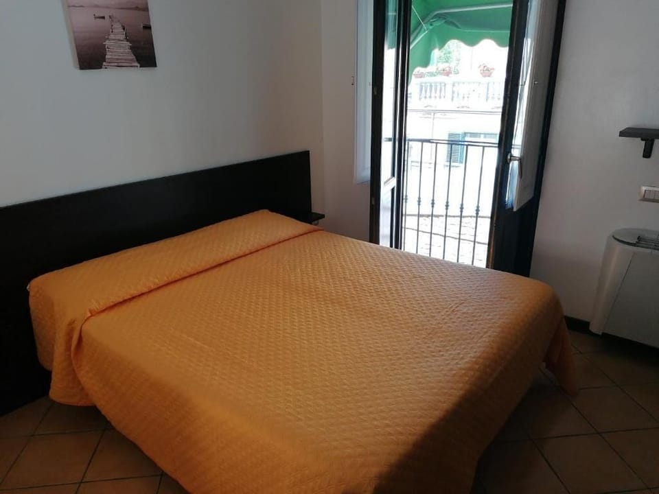 Triple Room | Desk, laptop workspace, blackout drapes, free WiFi