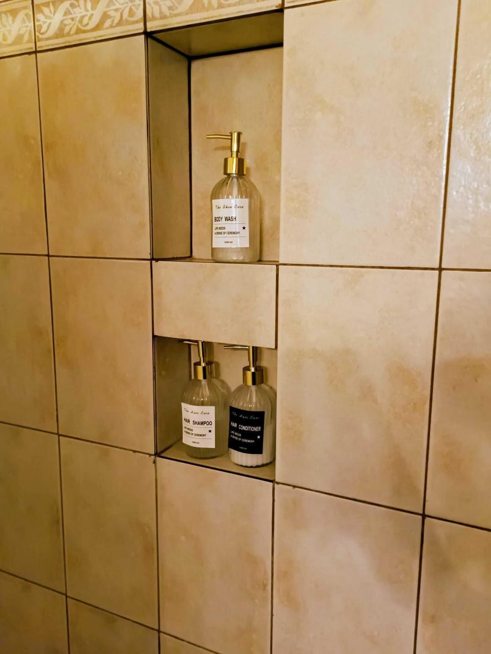 Family Suite | Bathroom | Free toiletries, hair dryer (on request), bathrobes, slippers