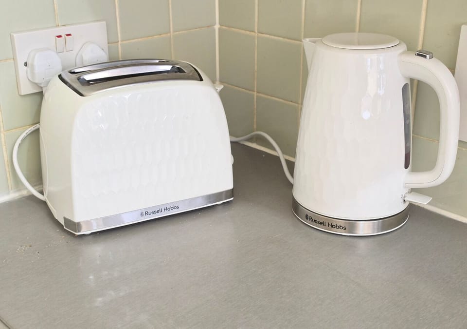 Apartment, Private Bathroom | Shared kitchen | Electric kettle, toaster
