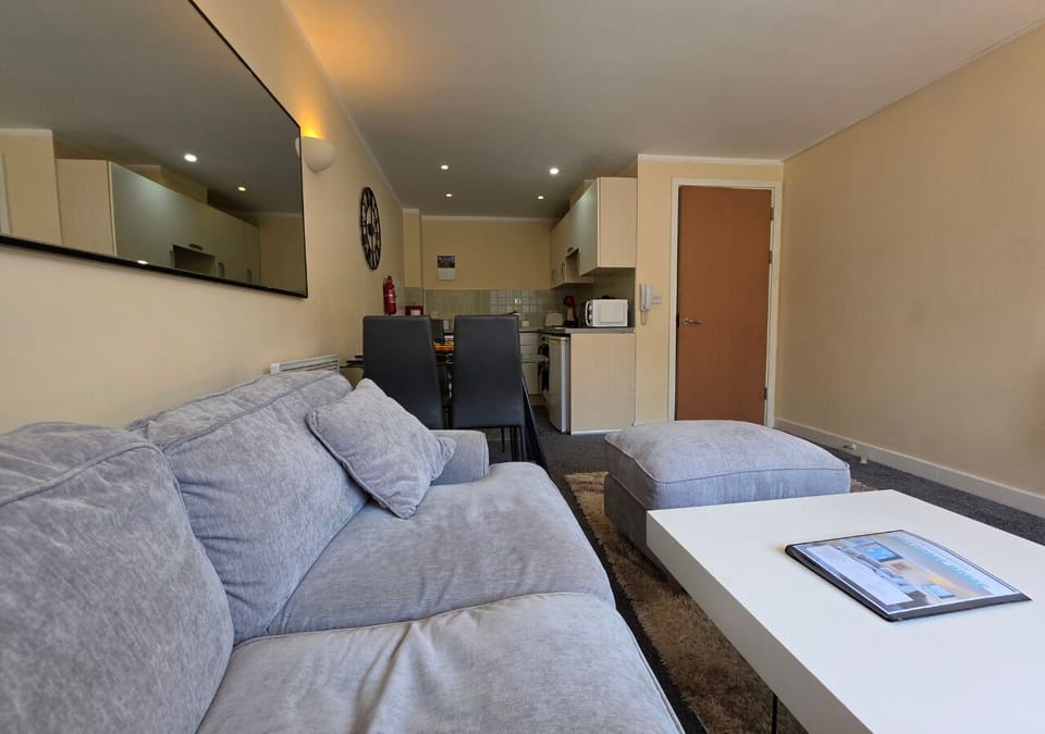 Apartment, Private Bathroom | Lounge