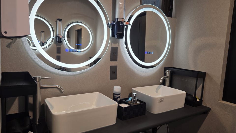 In-room safe, free WiFi, bed sheets