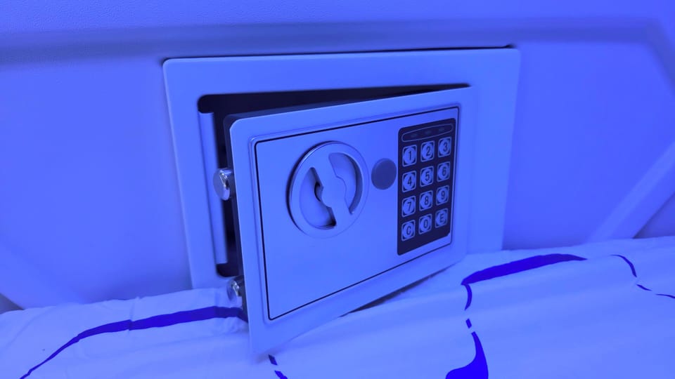In-room safe, free WiFi, bed sheets