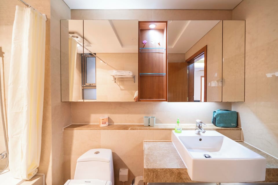 Superior Apartment, 2 Bedrooms, City View | Bathroom | Slippers