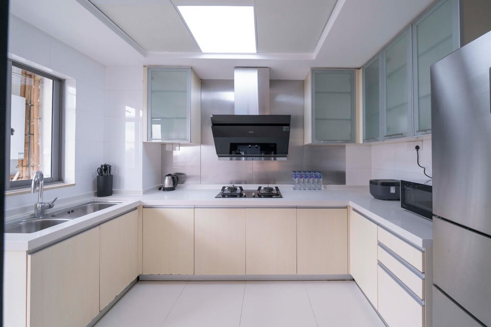 Apartment, 3 Bedrooms, Balcony, City View | Private kitchenette
