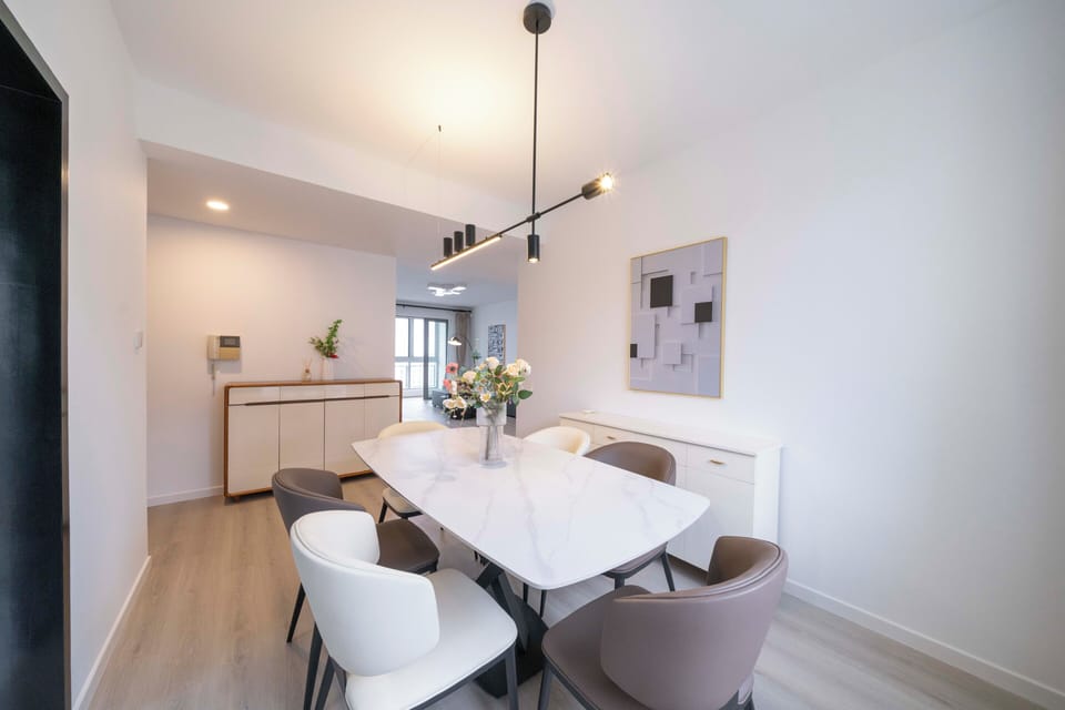 Apartment, 3 Bedrooms, Balcony, City View | Living room | 55-inch Smart TV with cable channels