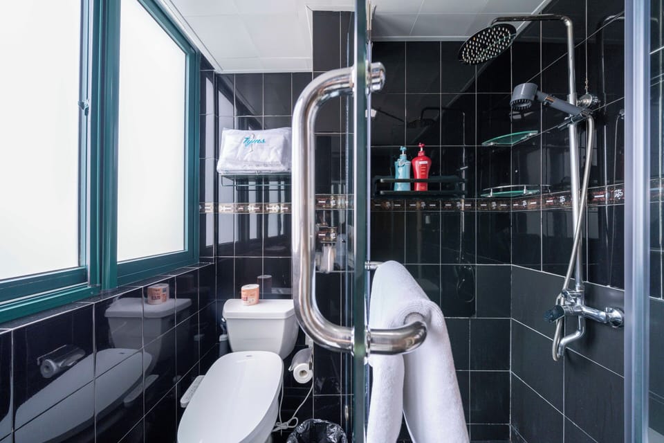 Superior Apartment, 1 Bedroom, Kitchen, City View | Bathroom | Slippers
