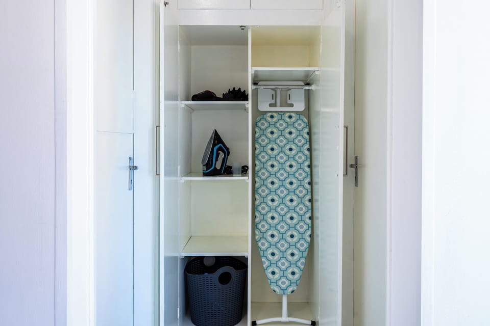 Apartment, 1 Bedroom, Kitchen, City View | Wardrobe