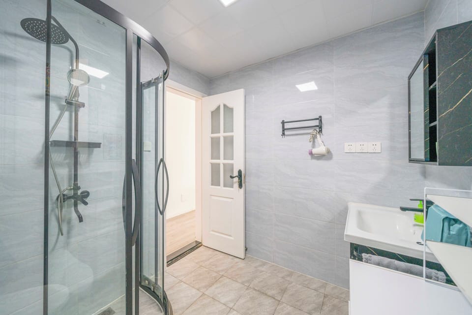 Superior Apartment, 2 Bedrooms, Kitchen, City View | Bathroom | Slippers